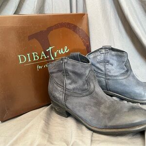 Diba True Moon River Grey Leather Boots 8